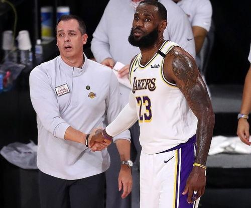 网友爆料老农夫视频播放,网友热议农村生活变迁